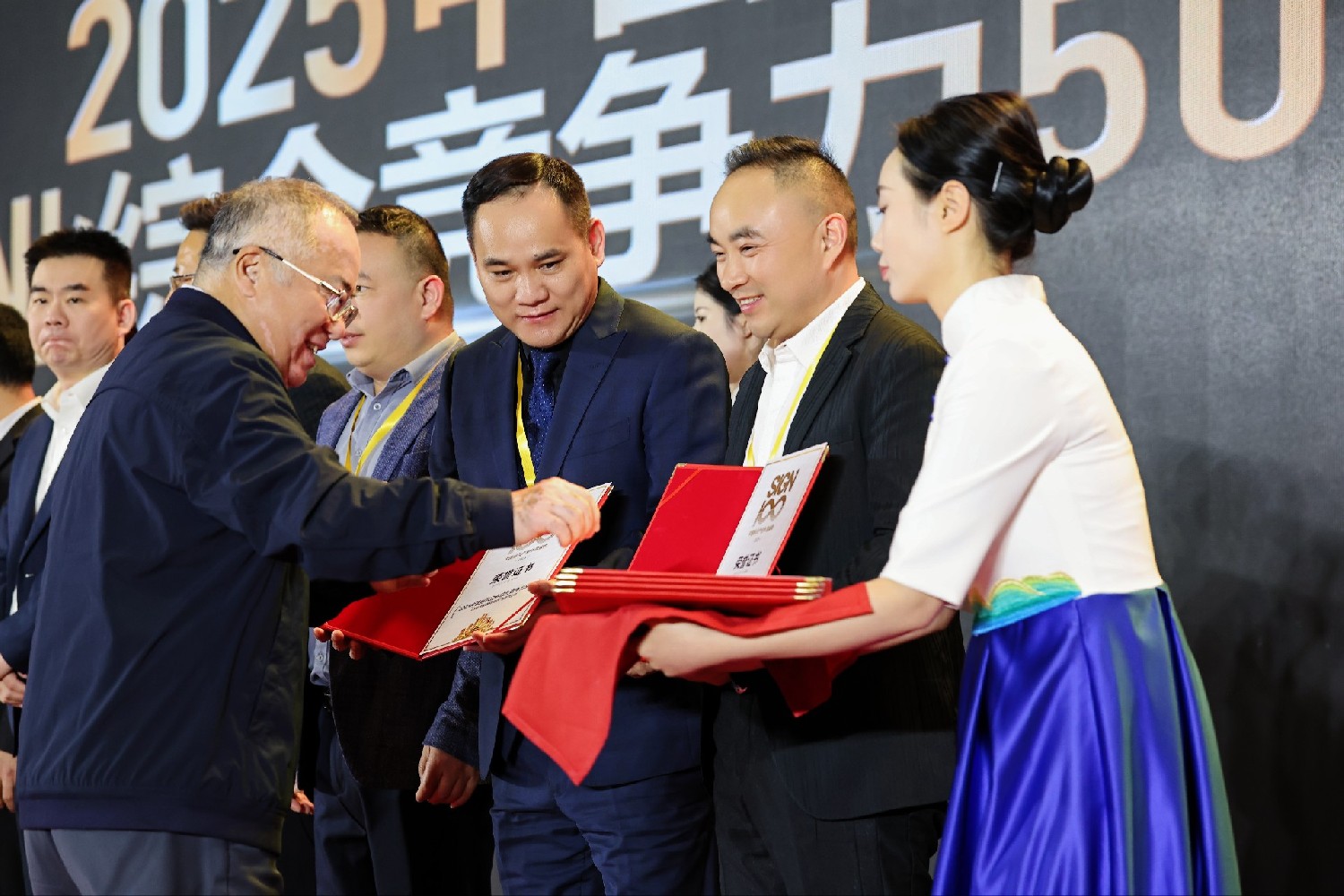 载誉前行！上海购得棒拿下标识产业 50 强，共庆2025中国标识产业年度盛典圆满落幕！